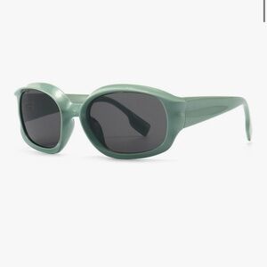 Chic Green Oval Sunglasses